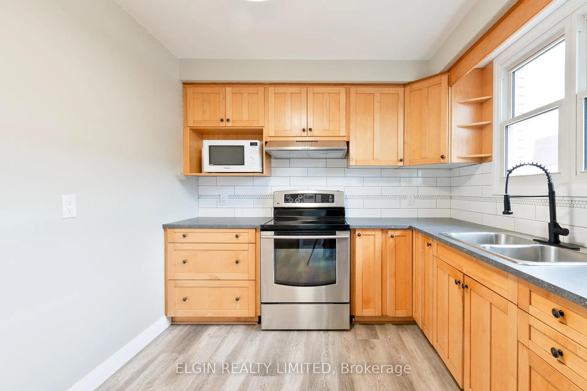 Photo 10 of 427 Forest Avenue, St. Thomas — HOMEH