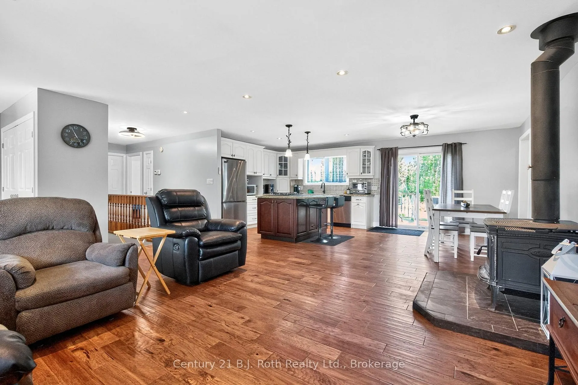 Photo 11 of 161 Forest Harbour Parkway, Tay, Rural Tay — HOMEH