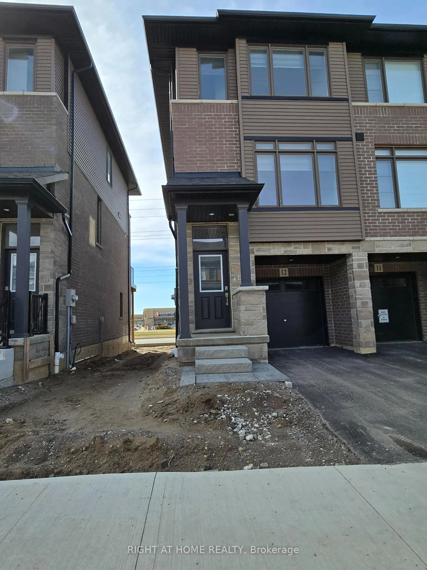Photo 1 of Unit 12, 120 Court Drive, Brant, Paris — HOMEH