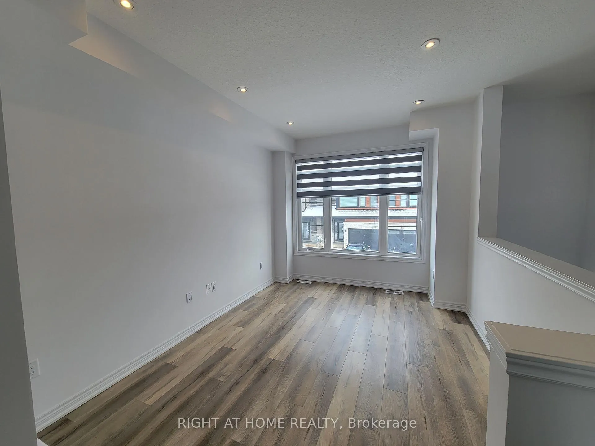 Photo 4 of Unit 12, 120 Court Drive, Brant, Paris — HOMEH