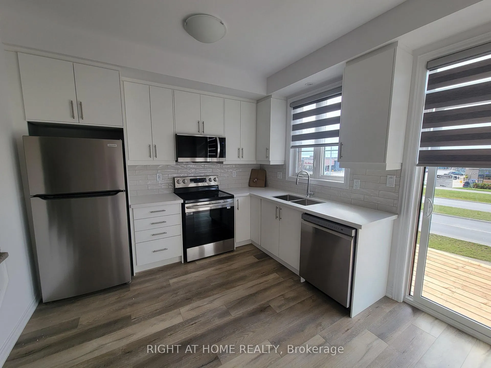 Photo 5 of Unit 12, 120 Court Drive, Brant, Paris — HOMEH