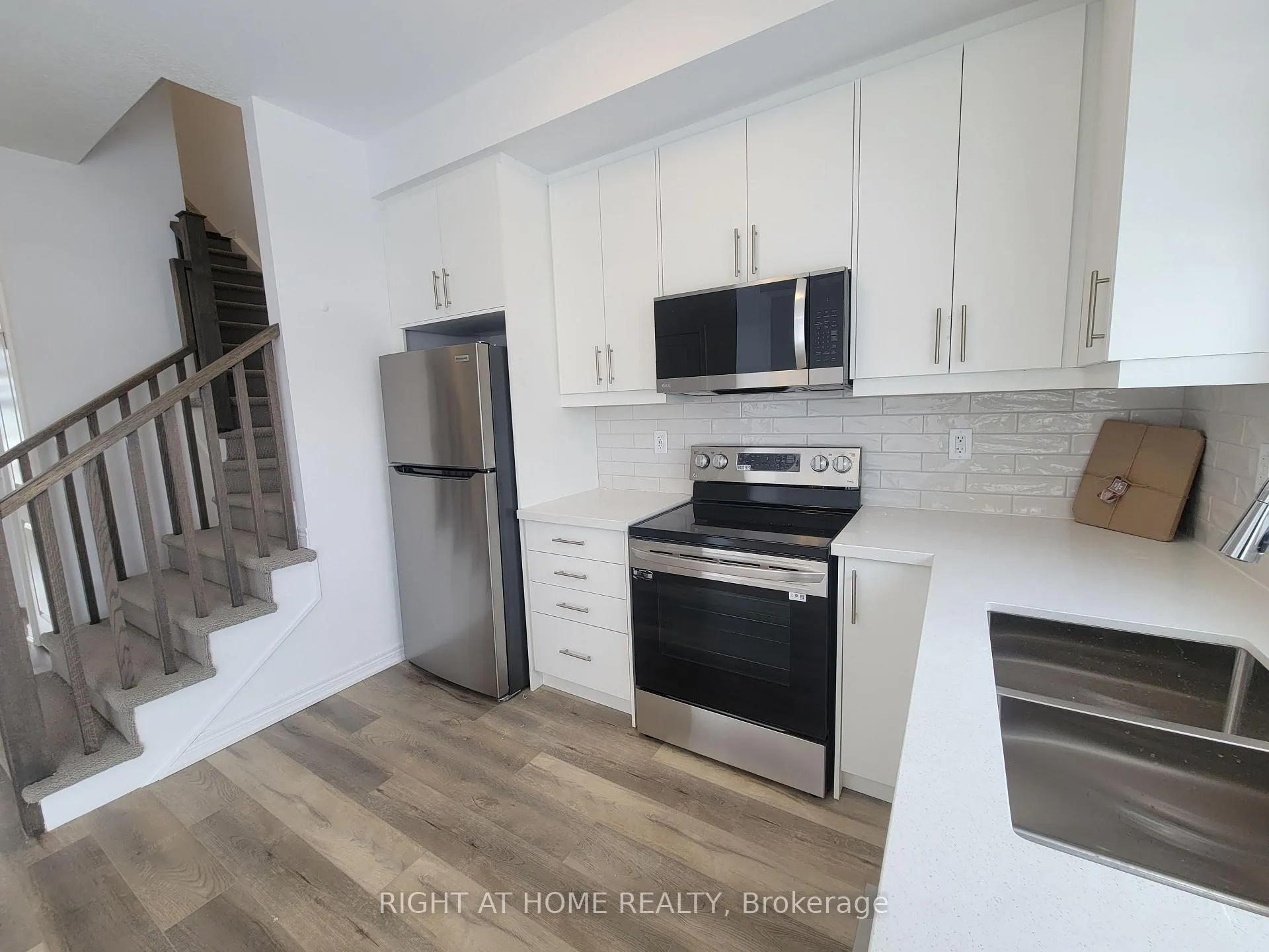 Photo 6 of Unit 12, 120 Court Drive, Brant, Paris — HOMEH