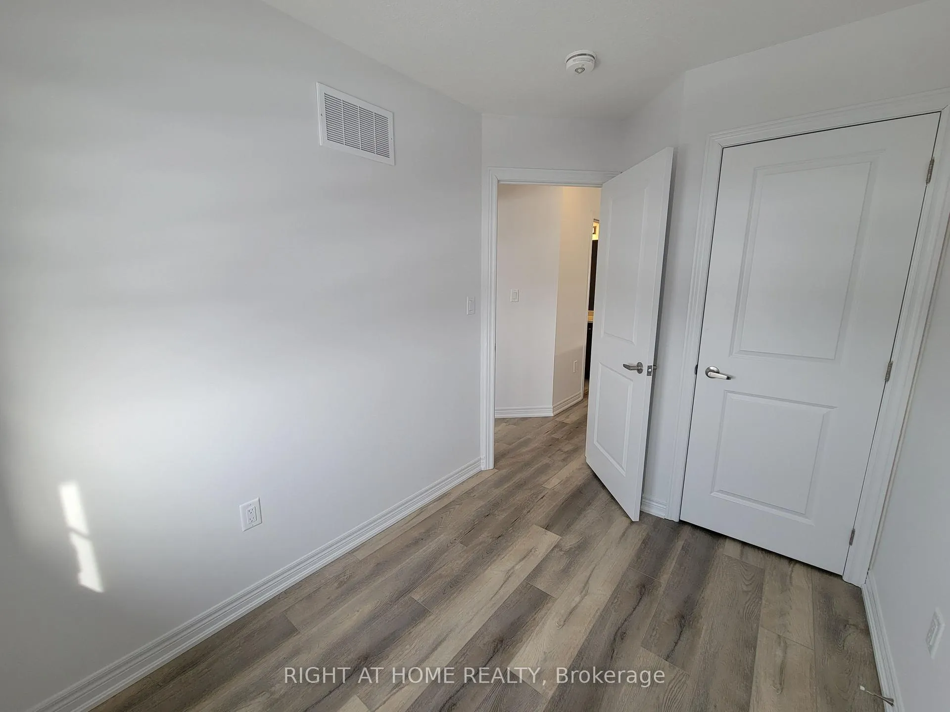 Photo 16 of Unit 12, 120 Court Drive, Brant, Paris — HOMEH