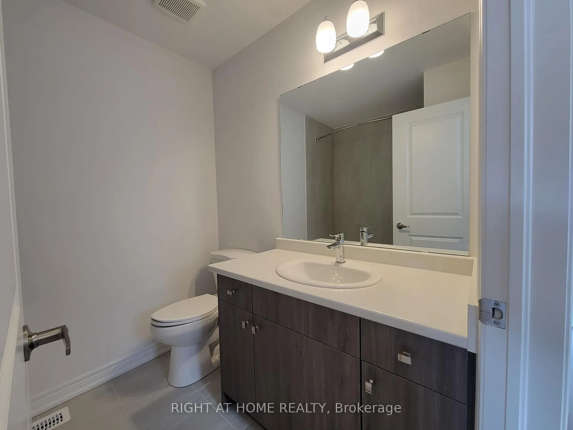 Photo 17 of Unit 12, 120 Court Drive, Brant, Paris — HOMEH
