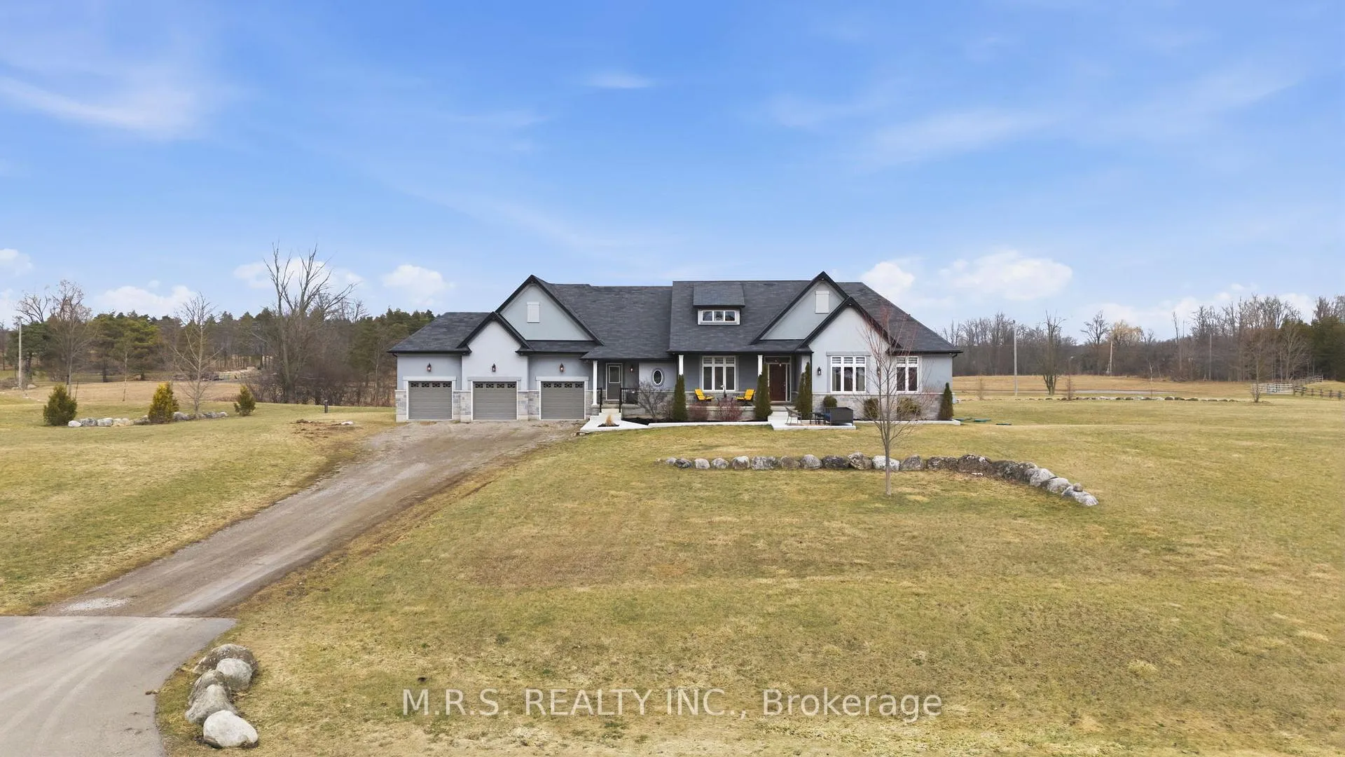 Photo 2 of 20 Chesswood Trail, Hamilton, Rural Flamborough — HOMEH