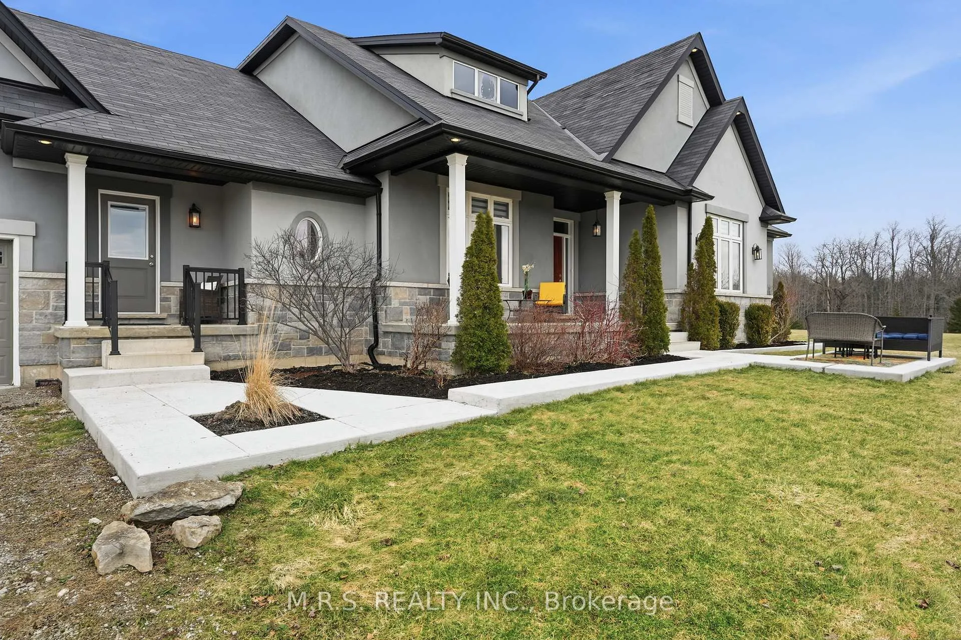 Photo 3 of 20 Chesswood Trail, Hamilton, Rural Flamborough — HOMEH