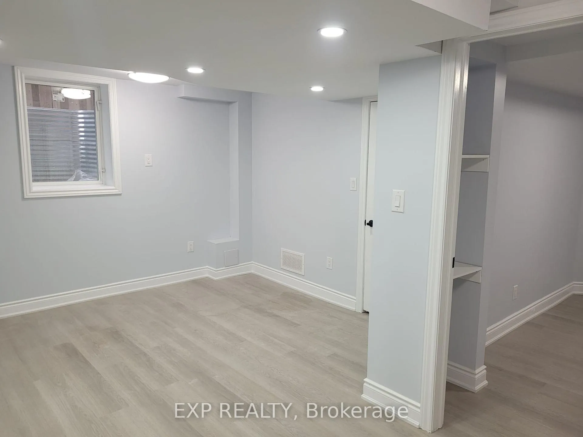 Photo 5 of 4 Secord Crescent, Brampton, Fletcher's Meadow — HOMEH