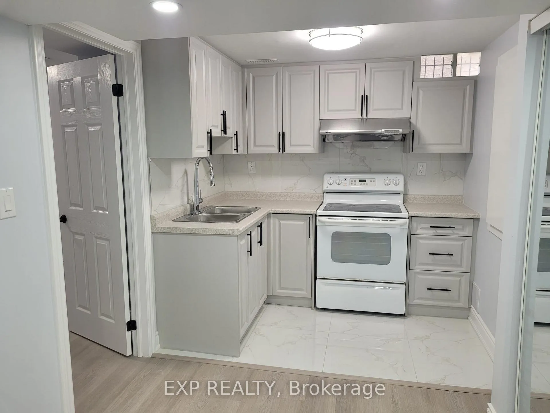 Photo 9 of 4 Secord Crescent, Brampton, Fletcher's Meadow — HOMEH