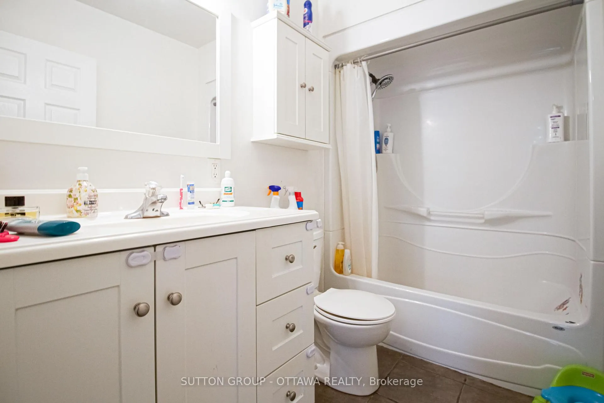 Photo 11 of 309 Cyr Avenue, Ottawa, Vanier — HOMEH
