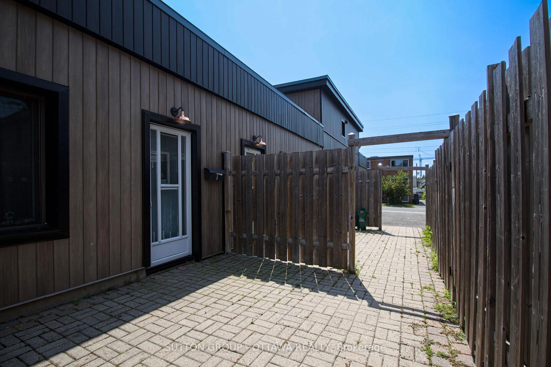 Photo 15 of 309 Cyr Avenue, Ottawa, Vanier — HOMEH