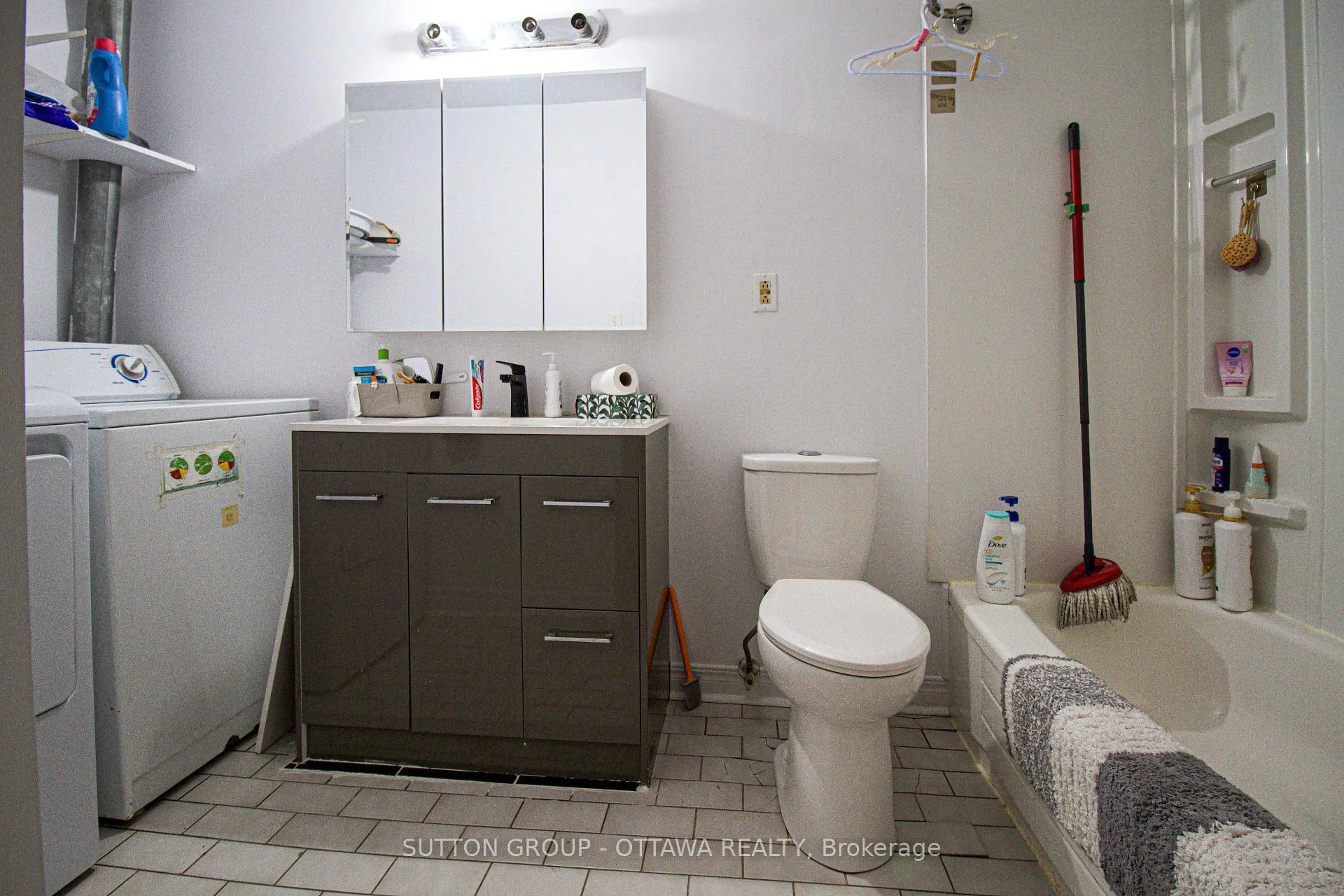 Photo 23 of 309 Cyr Avenue, Ottawa, Vanier — HOMEH