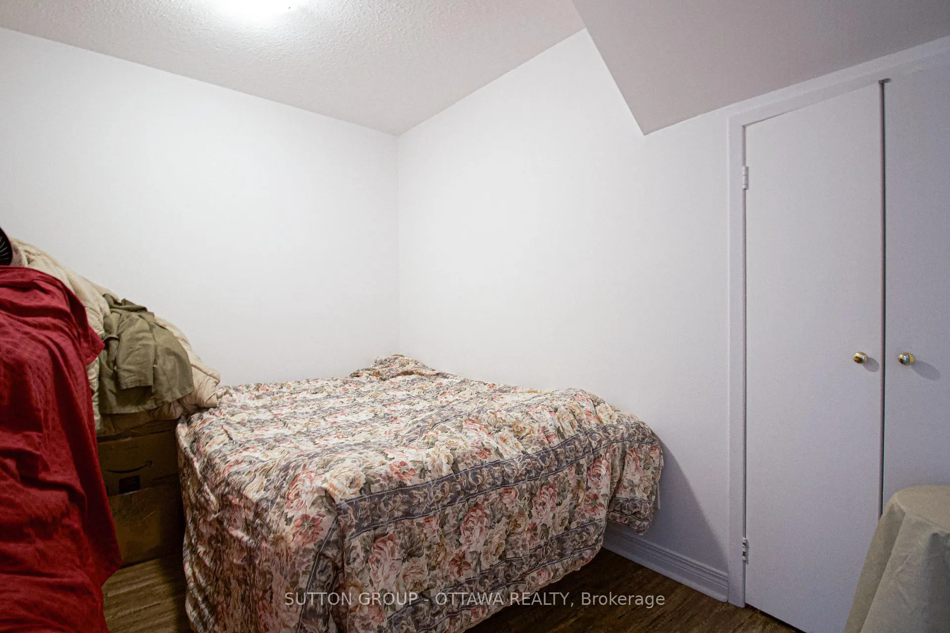 Photo 34 of 309 Cyr Avenue, Ottawa, Vanier — HOMEH