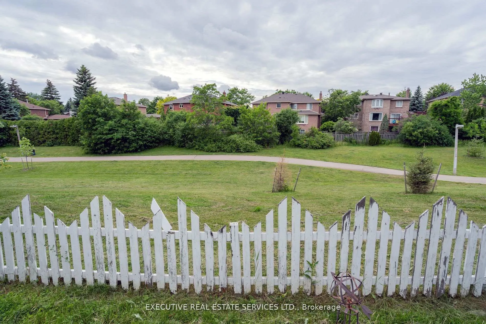 Photo 2 of 36 Blueridge Square, Brampton, Heart Lake West — HOMEH