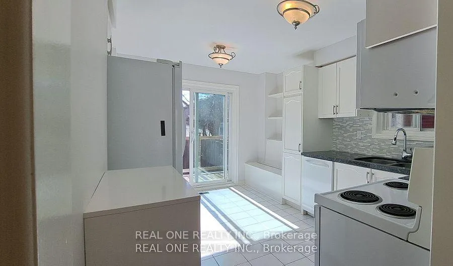 Photo 6 of 552 Marlatt Drive, Oakville, River Oaks — HOMEH