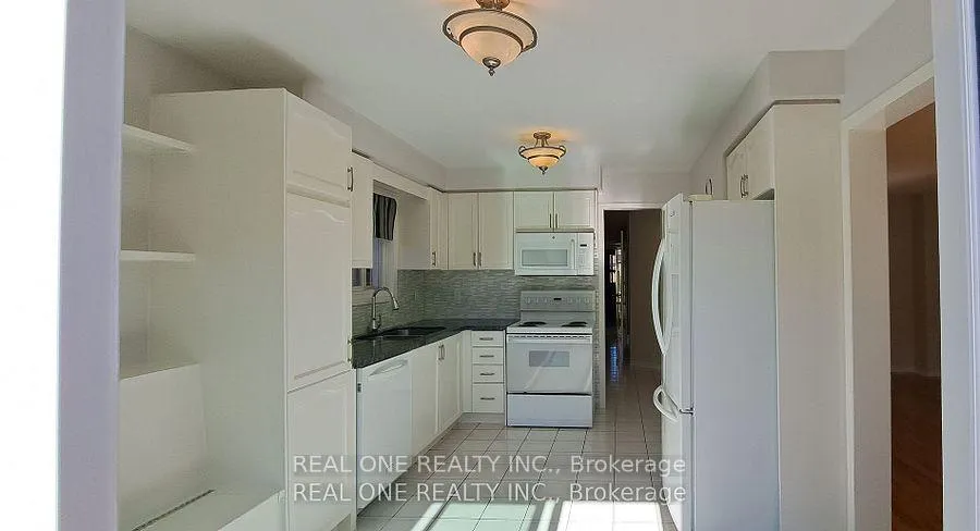 Photo 8 of 552 Marlatt Drive, Oakville, River Oaks — HOMEH
