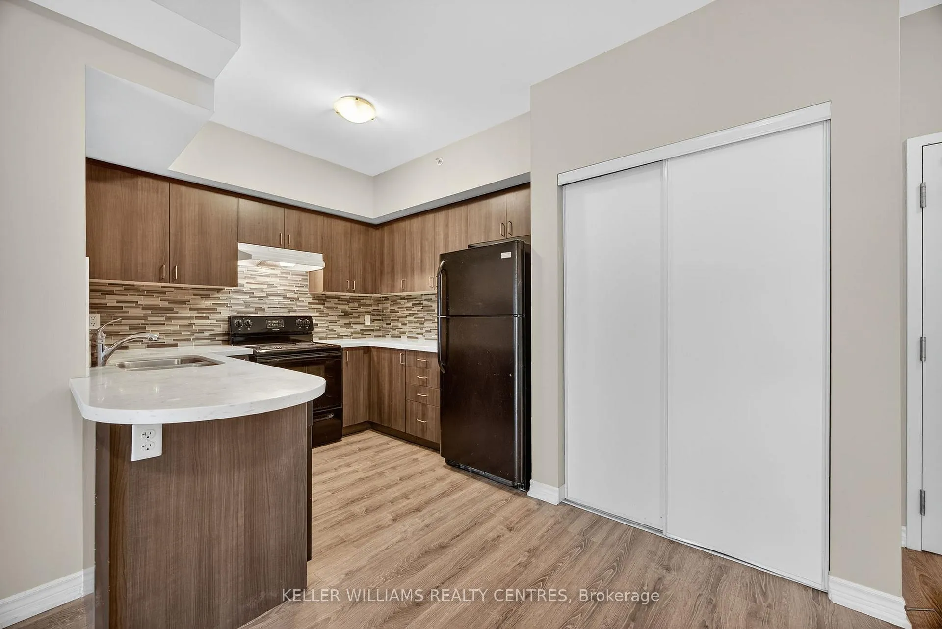 Photo 5 of Unit 408, 40 Ferndale Drive S, Barrie, Ardagh — HOMEH