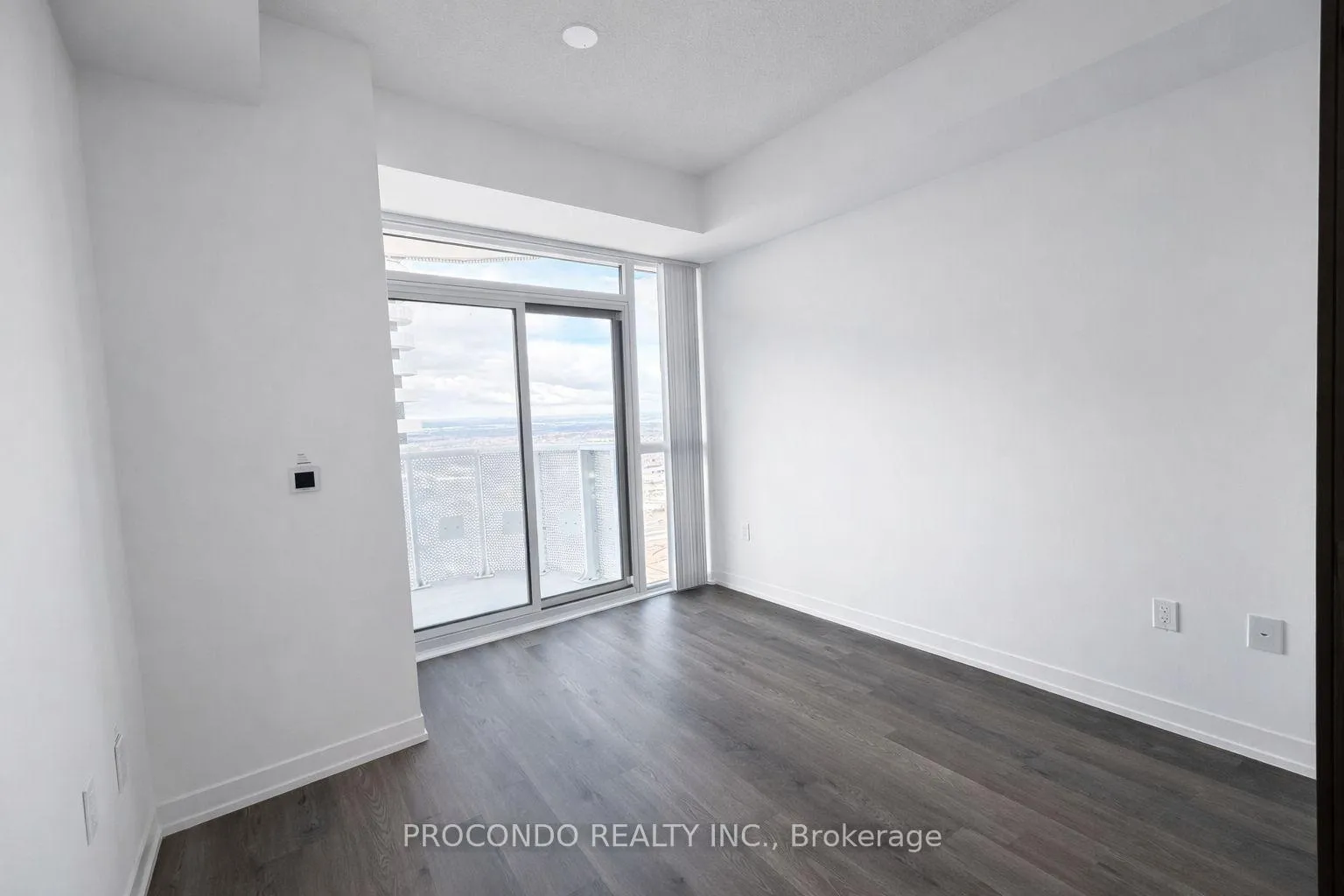 Photo 3 of Unit 5801, 8 Interchange Way, Vaughan, Vaughan Corporate Centre — HOMEH