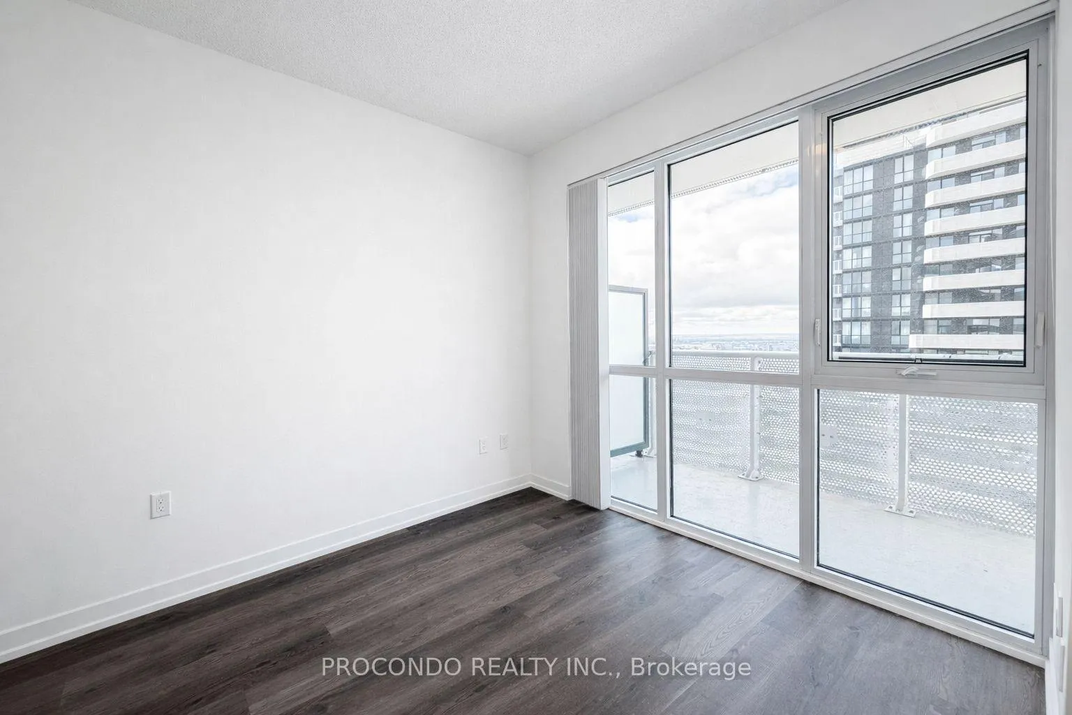 Photo 4 of Unit 5801, 8 Interchange Way, Vaughan, Vaughan Corporate Centre — HOMEH