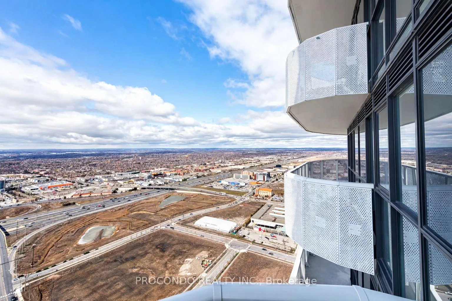 Photo 10 of Unit 5801, 8 Interchange Way, Vaughan, Vaughan Corporate Centre — HOMEH