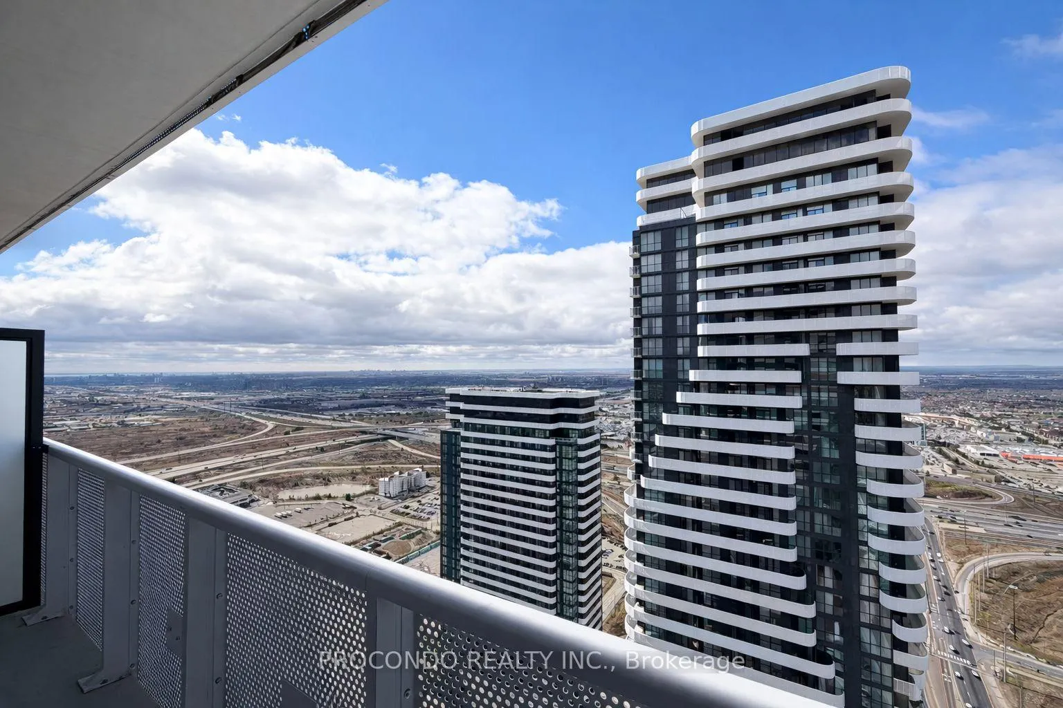 Photo 11 of Unit 5801, 8 Interchange Way, Vaughan, Vaughan Corporate Centre — HOMEH