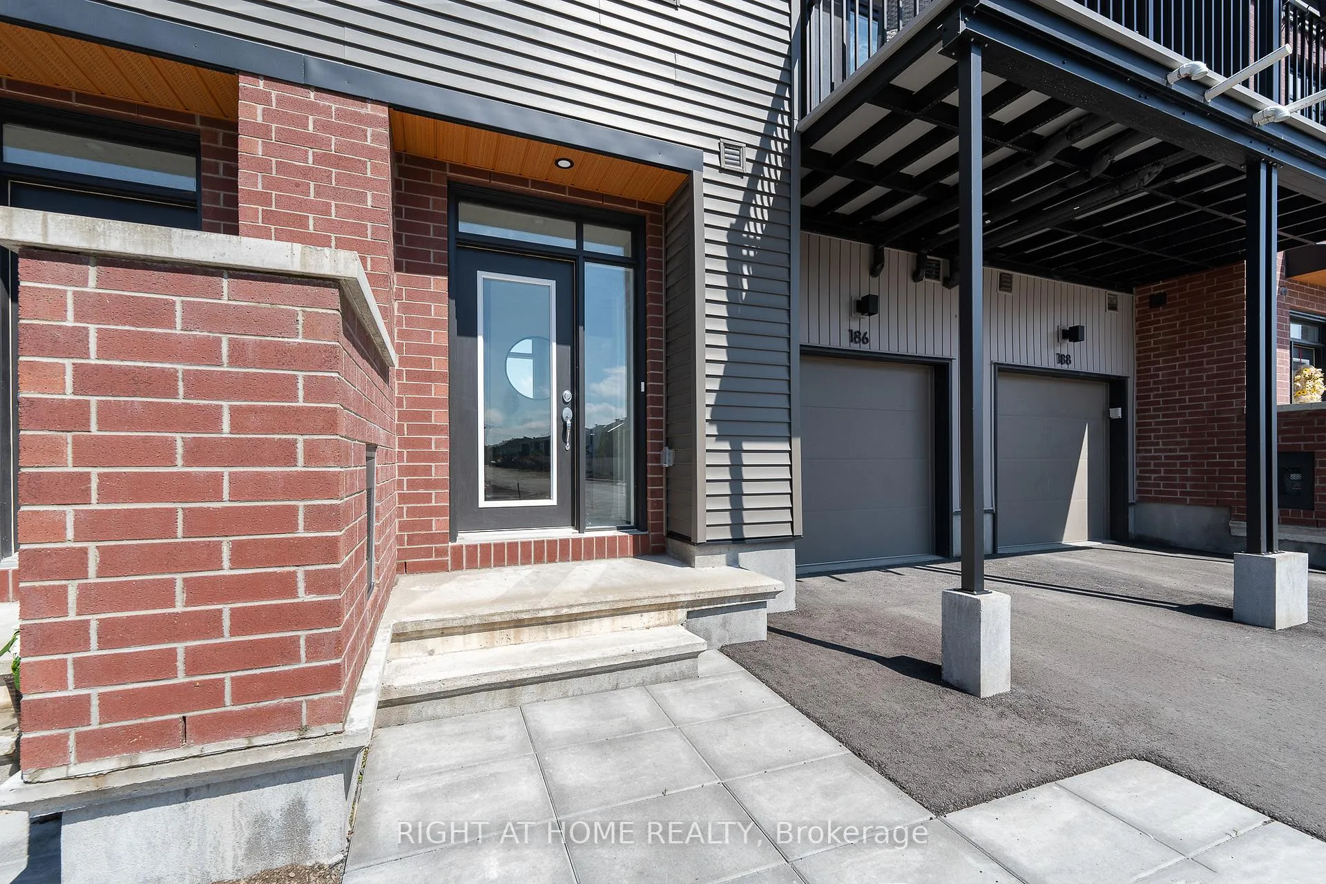 Photo 2 of 186 Visor Private, Ottawa, Kanata - Emerald Meadows/Trailwest — HOMEH