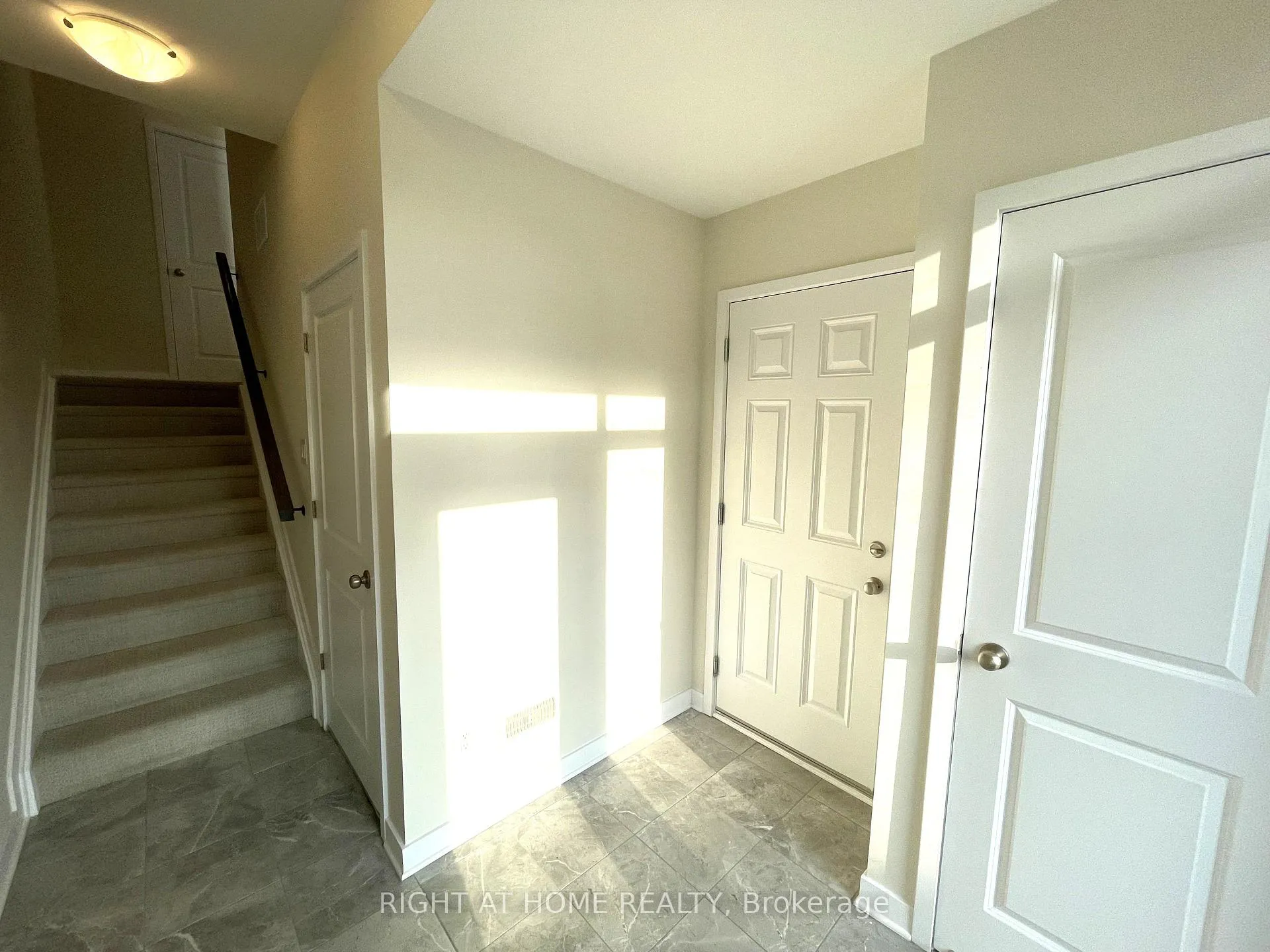 Photo 3 of 186 Visor Private, Ottawa, Kanata - Emerald Meadows/Trailwest — HOMEH