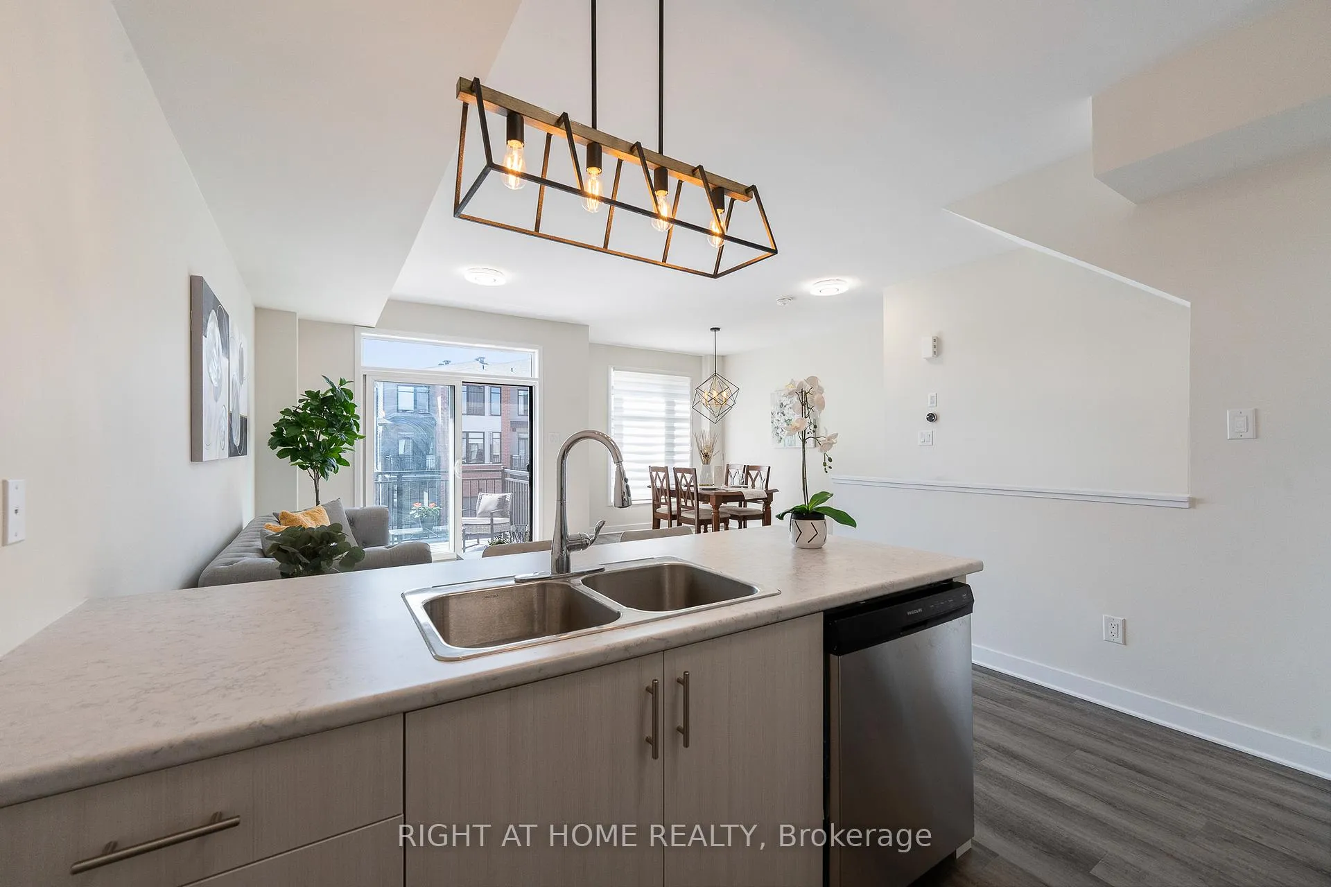 Photo 7 of 186 Visor Private, Ottawa, Kanata - Emerald Meadows/Trailwest — HOMEH