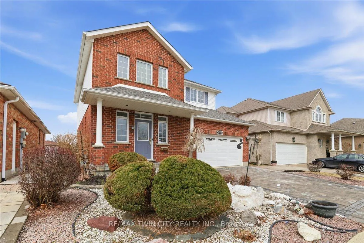 Photo 2 of 640 Munich Circle, Waterloo — HOMEH
