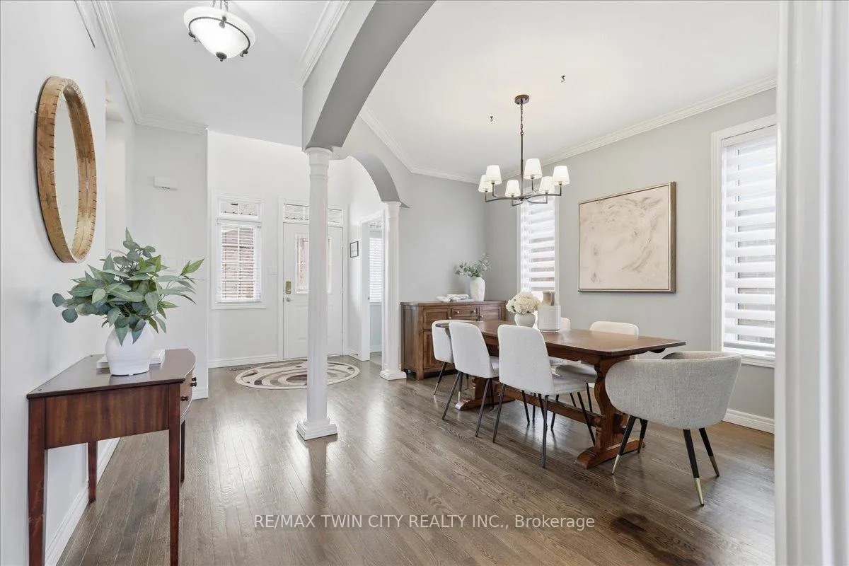 Photo 3 of 640 Munich Circle, Waterloo — HOMEH