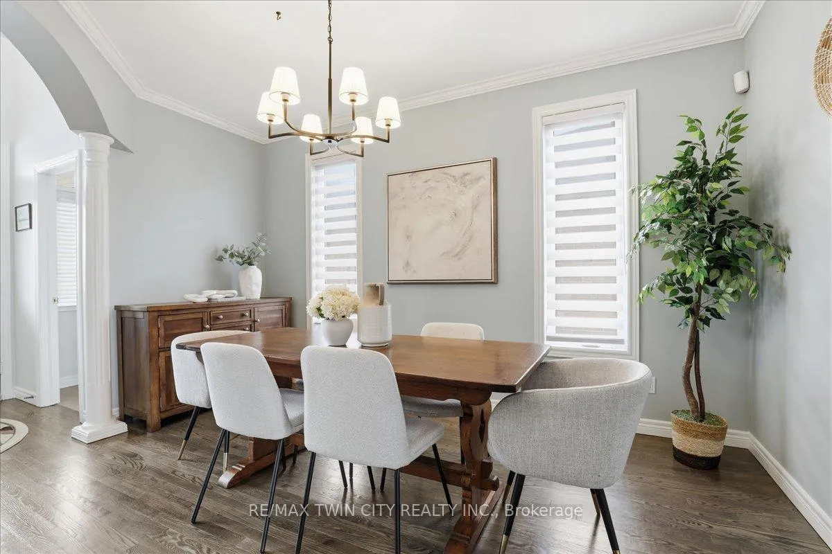 Photo 4 of 640 Munich Circle, Waterloo — HOMEH