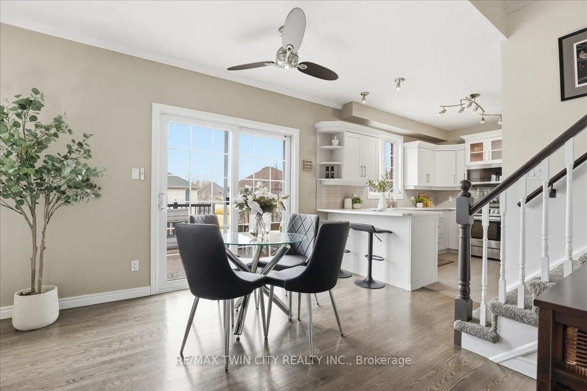 Photo 7 of 640 Munich Circle, Waterloo — HOMEH
