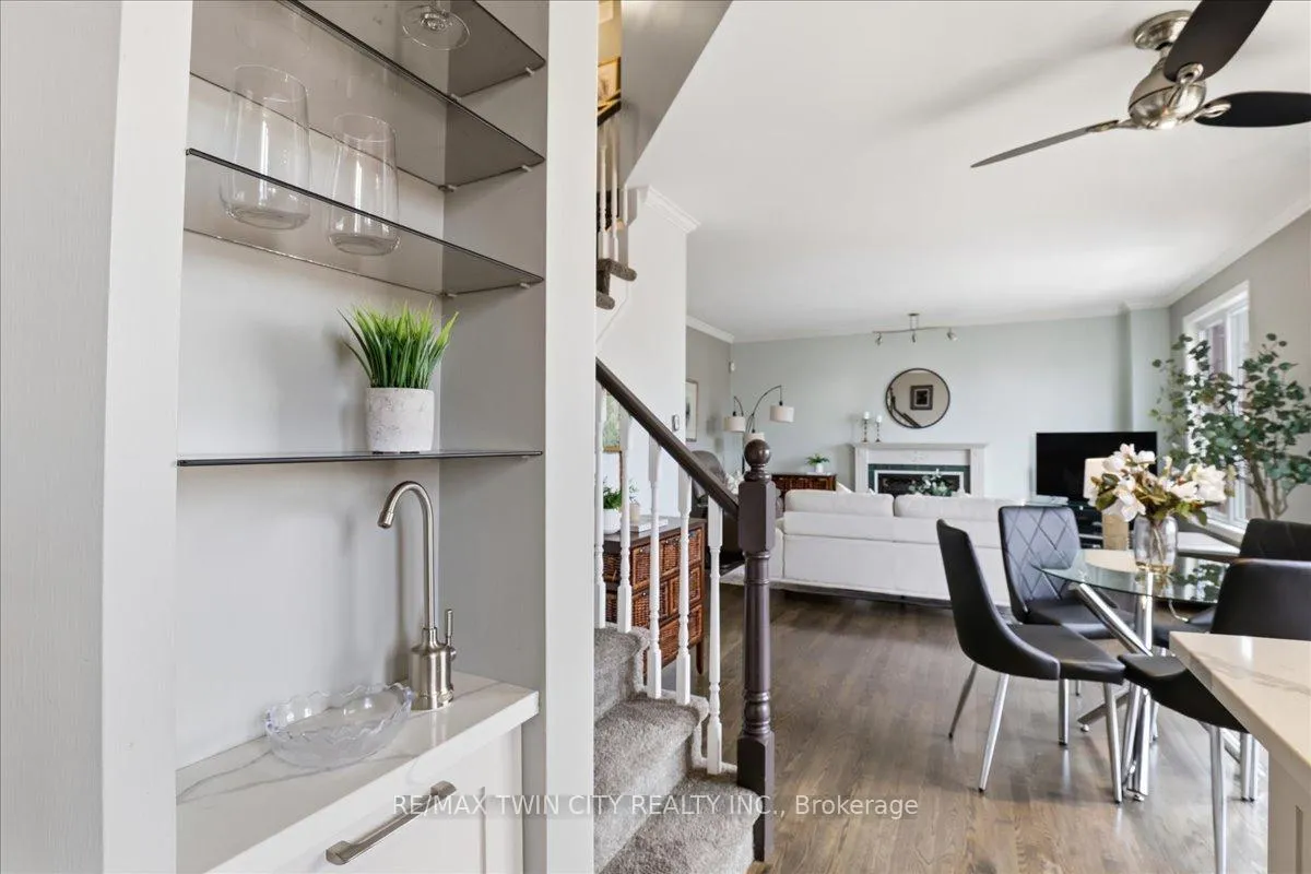 Photo 8 of 640 Munich Circle, Waterloo — HOMEH