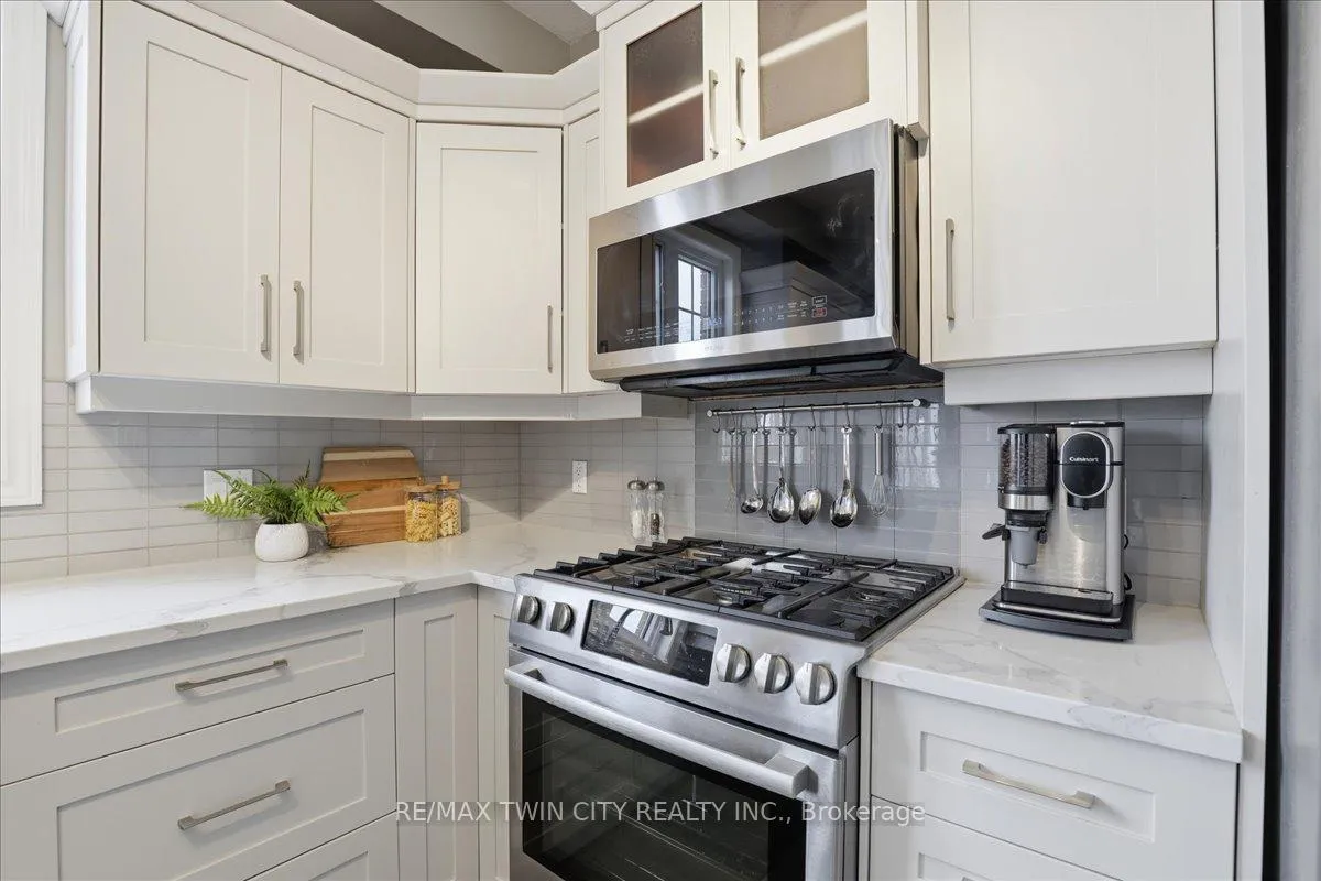 Photo 12 of 640 Munich Circle, Waterloo — HOMEH