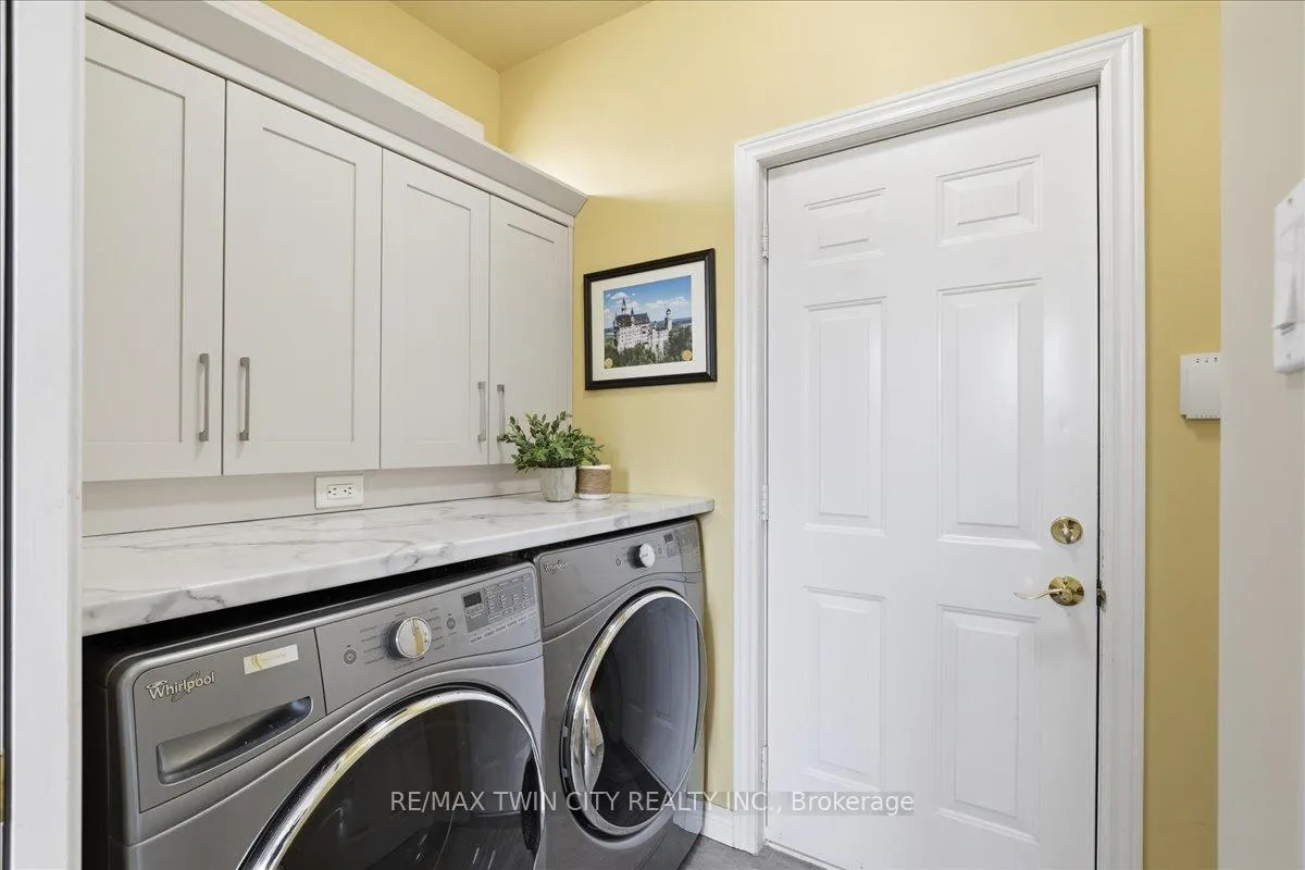 Photo 13 of 640 Munich Circle, Waterloo — HOMEH