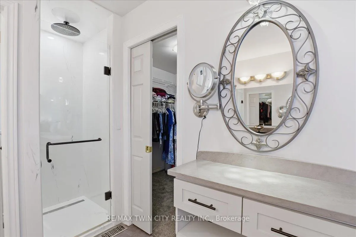Photo 20 of 640 Munich Circle, Waterloo — HOMEH