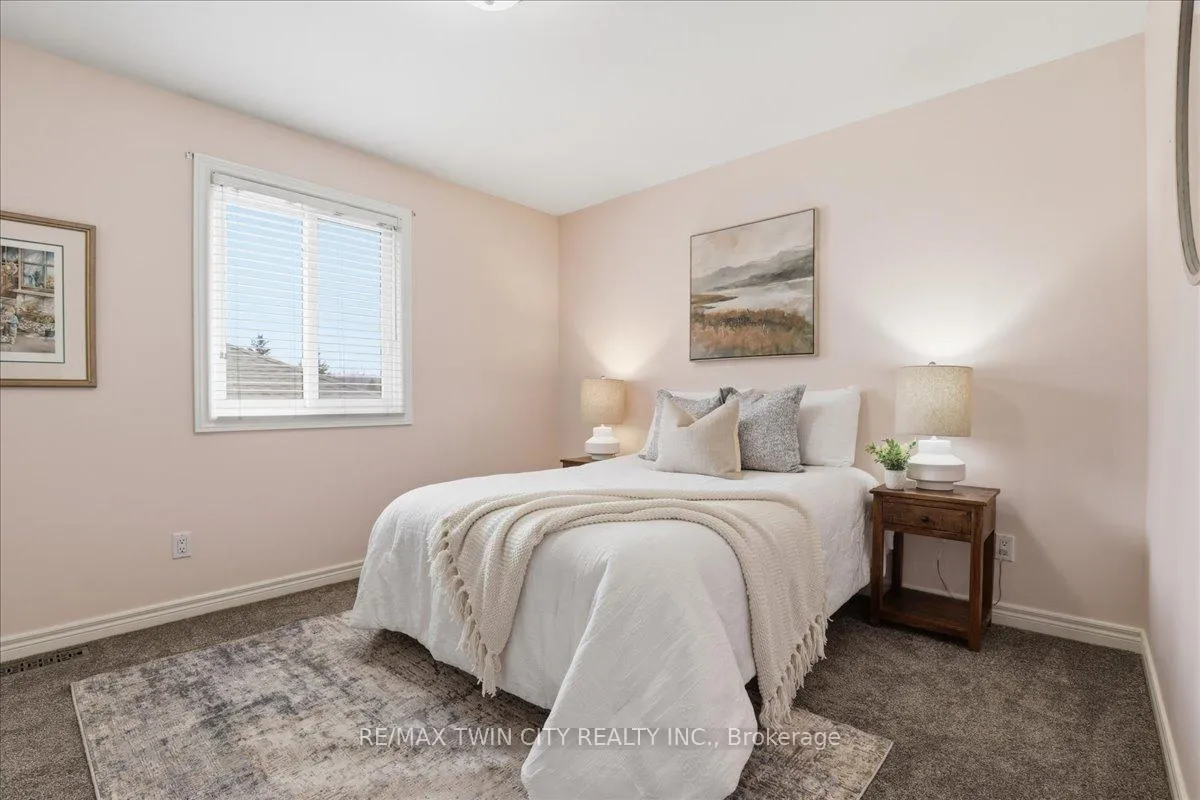Photo 25 of 640 Munich Circle, Waterloo — HOMEH