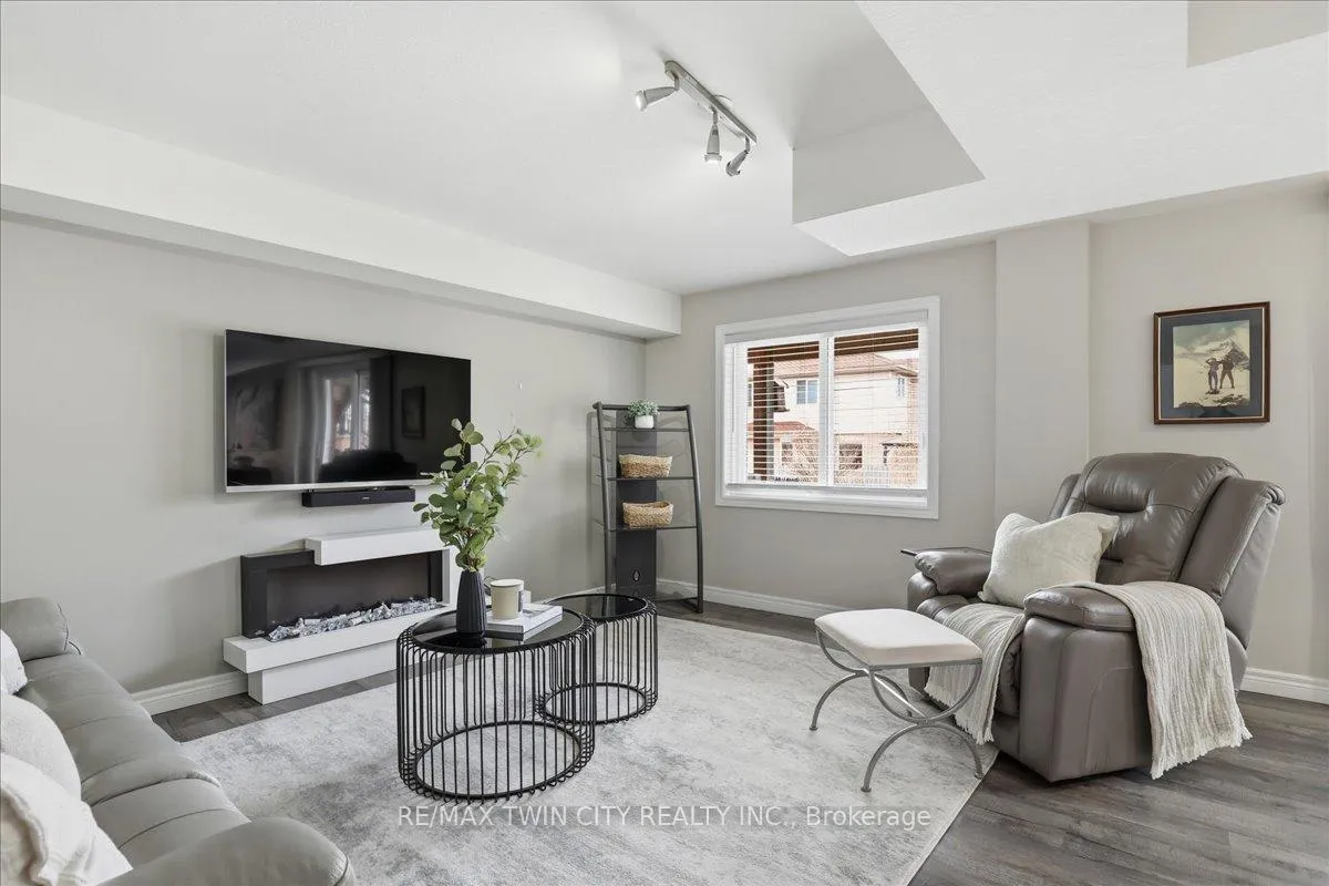Photo 27 of 640 Munich Circle, Waterloo — HOMEH