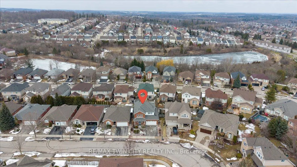 Photo 40 of 640 Munich Circle, Waterloo — HOMEH