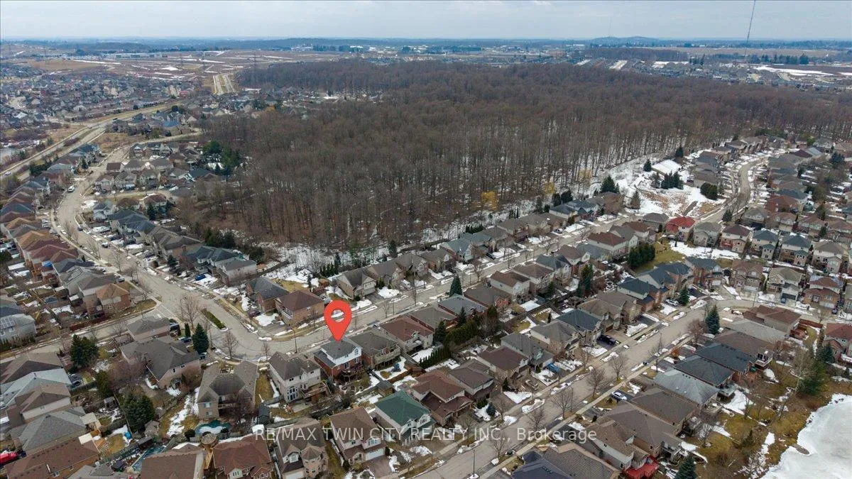 Photo 41 of 640 Munich Circle, Waterloo — HOMEH