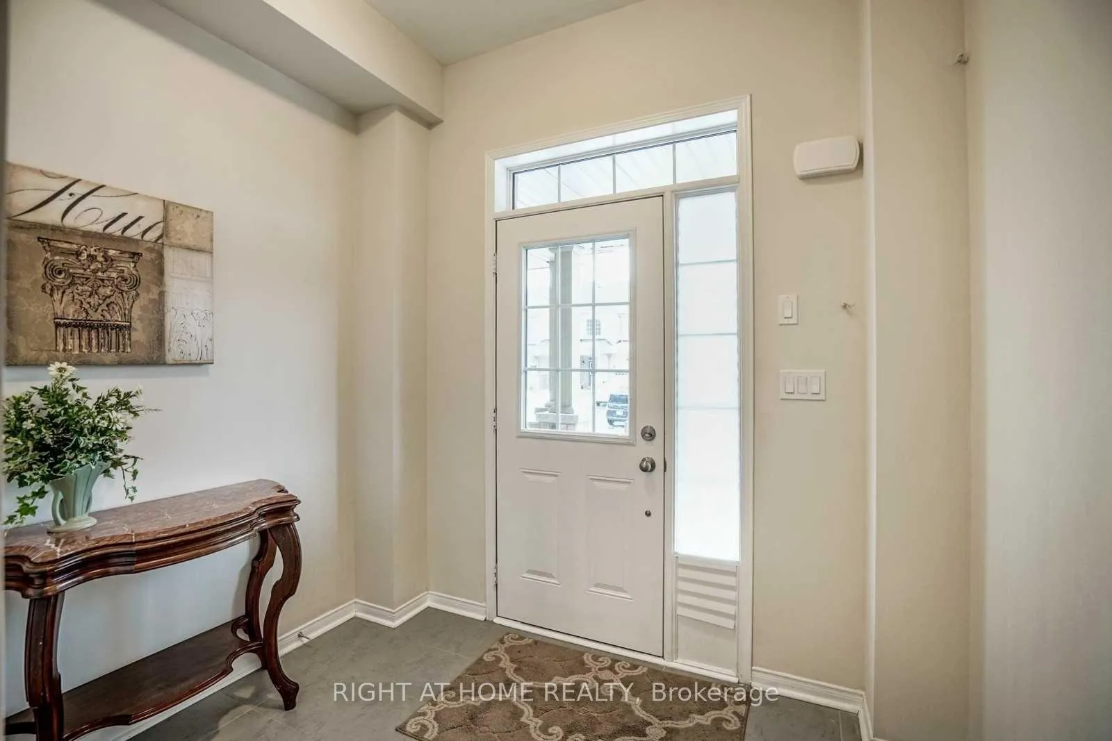 Photo 2 of 4 Rimrock Crescent, Whitby, Williamsburg — HOMEH