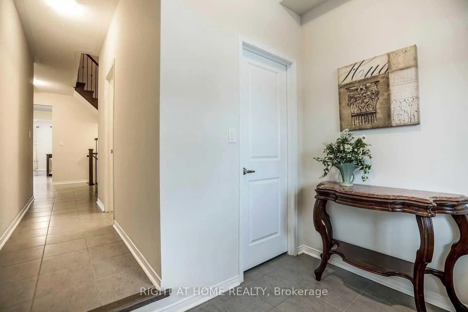 Photo 3 of 4 Rimrock Crescent, Whitby, Williamsburg — HOMEH