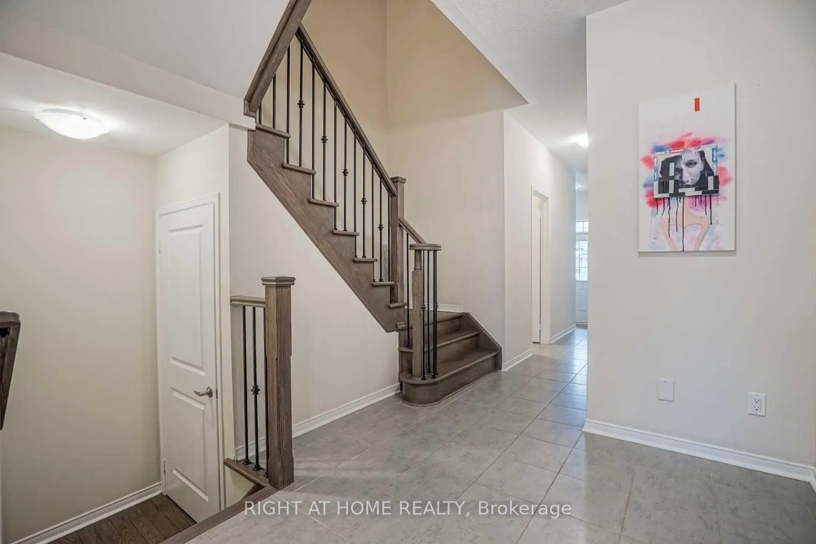 Photo 5 of 4 Rimrock Crescent, Whitby, Williamsburg — HOMEH