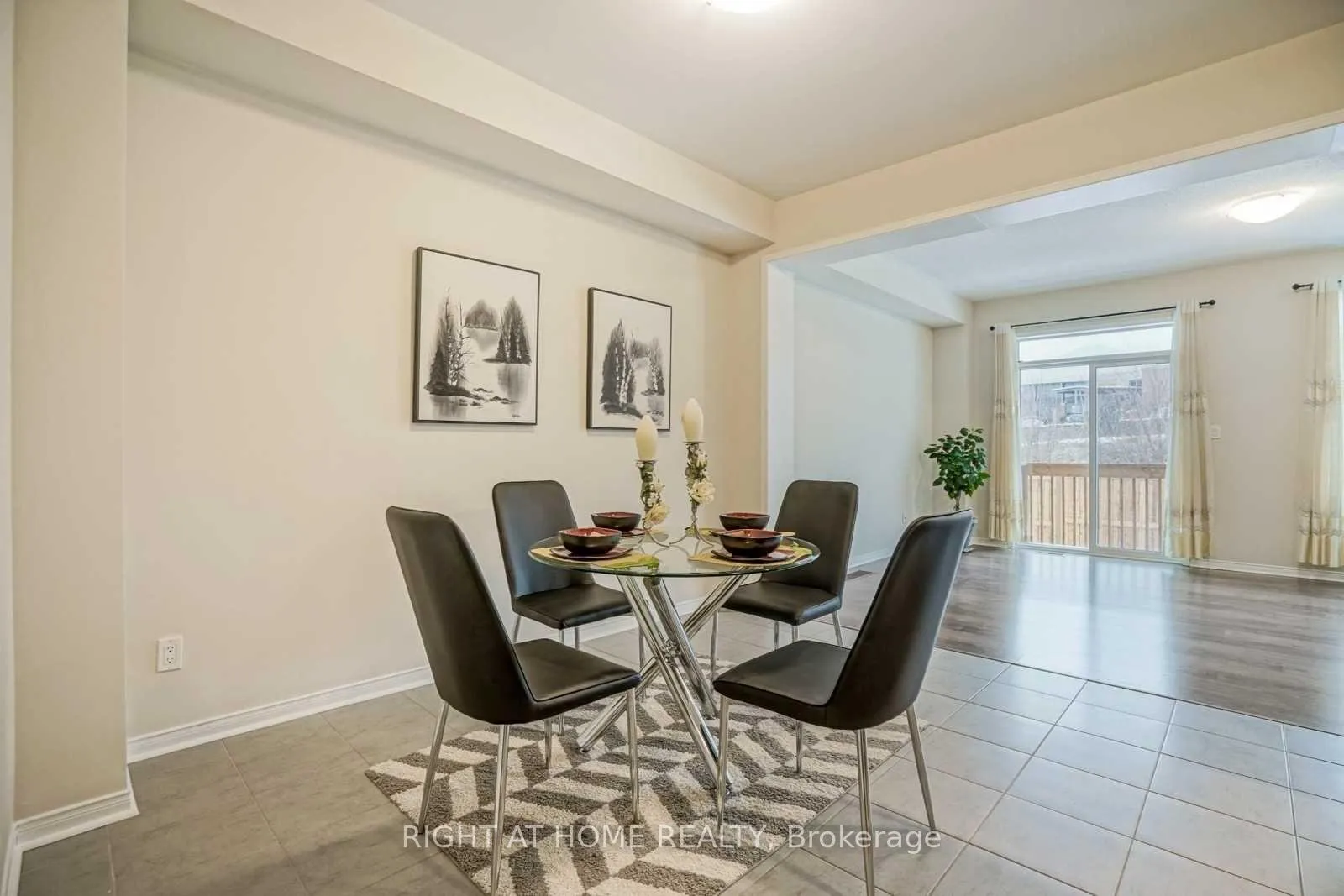 Photo 6 of 4 Rimrock Crescent, Whitby, Williamsburg — HOMEH