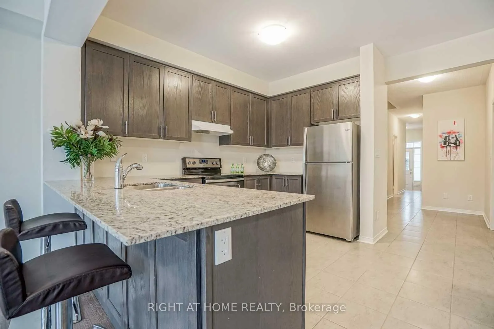 Photo 8 of 4 Rimrock Crescent, Whitby, Williamsburg — HOMEH