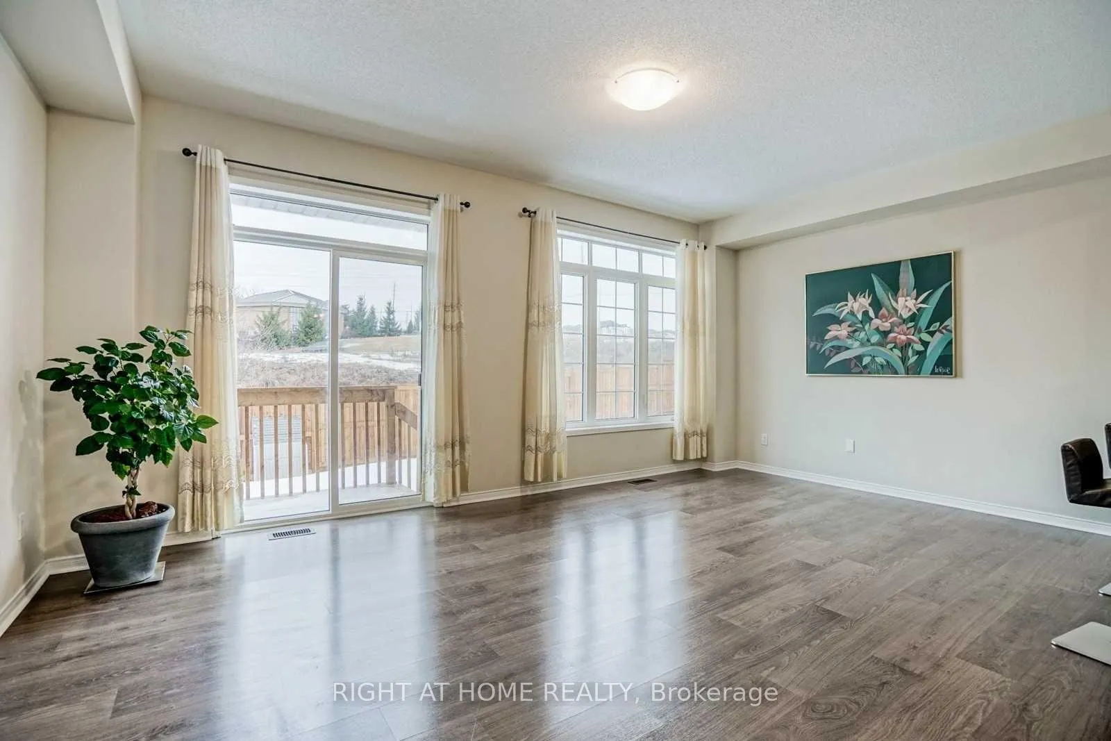Photo 10 of 4 Rimrock Crescent, Whitby, Williamsburg — HOMEH