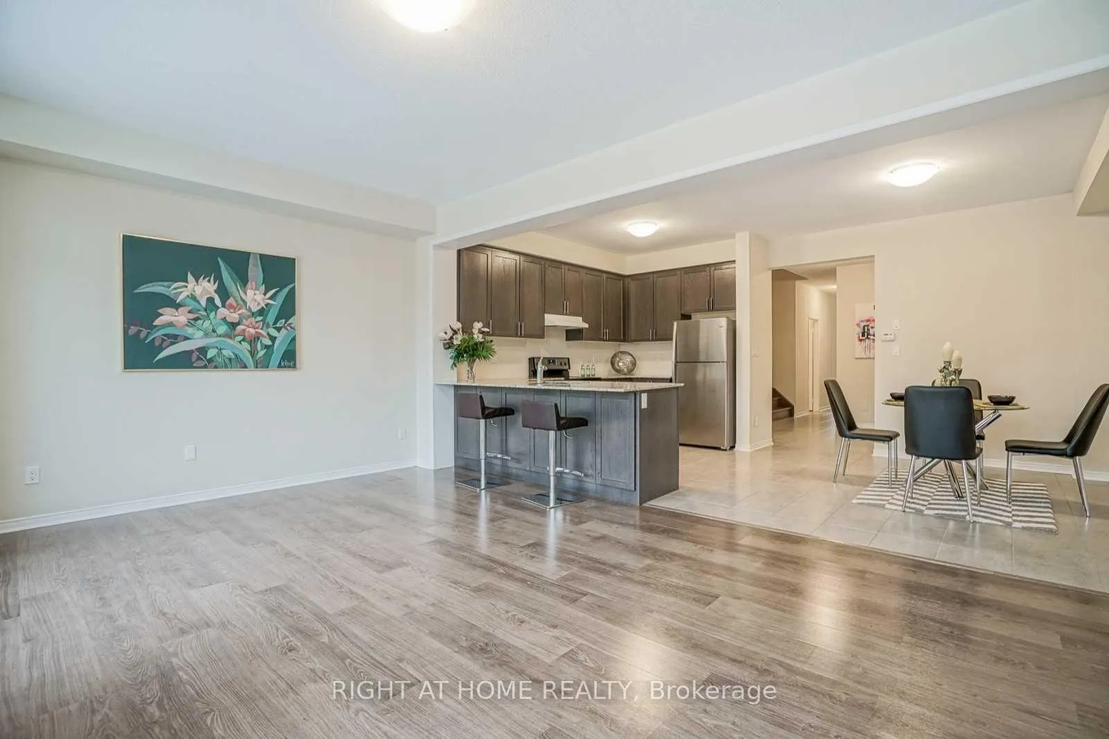 Photo 11 of 4 Rimrock Crescent, Whitby, Williamsburg — HOMEH
