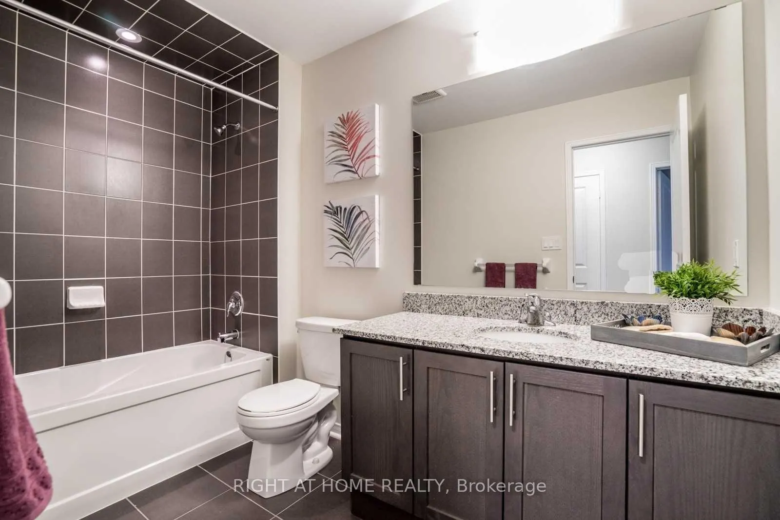 Photo 16 of 4 Rimrock Crescent, Whitby, Williamsburg — HOMEH