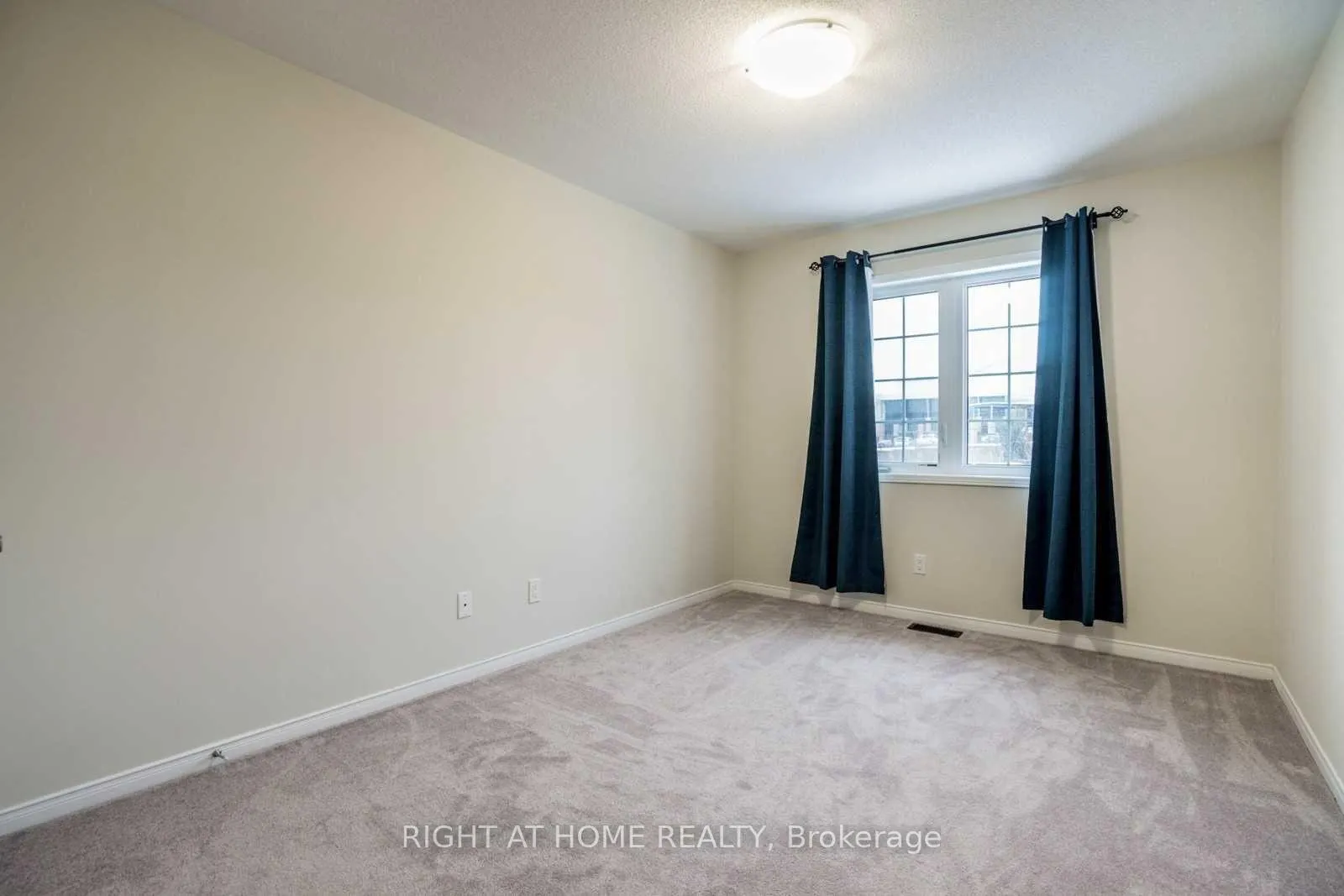 Photo 17 of 4 Rimrock Crescent, Whitby, Williamsburg — HOMEH