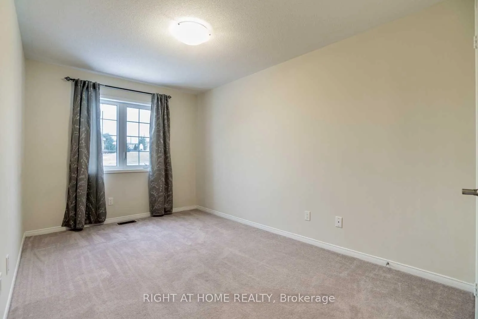 Photo 18 of 4 Rimrock Crescent, Whitby, Williamsburg — HOMEH