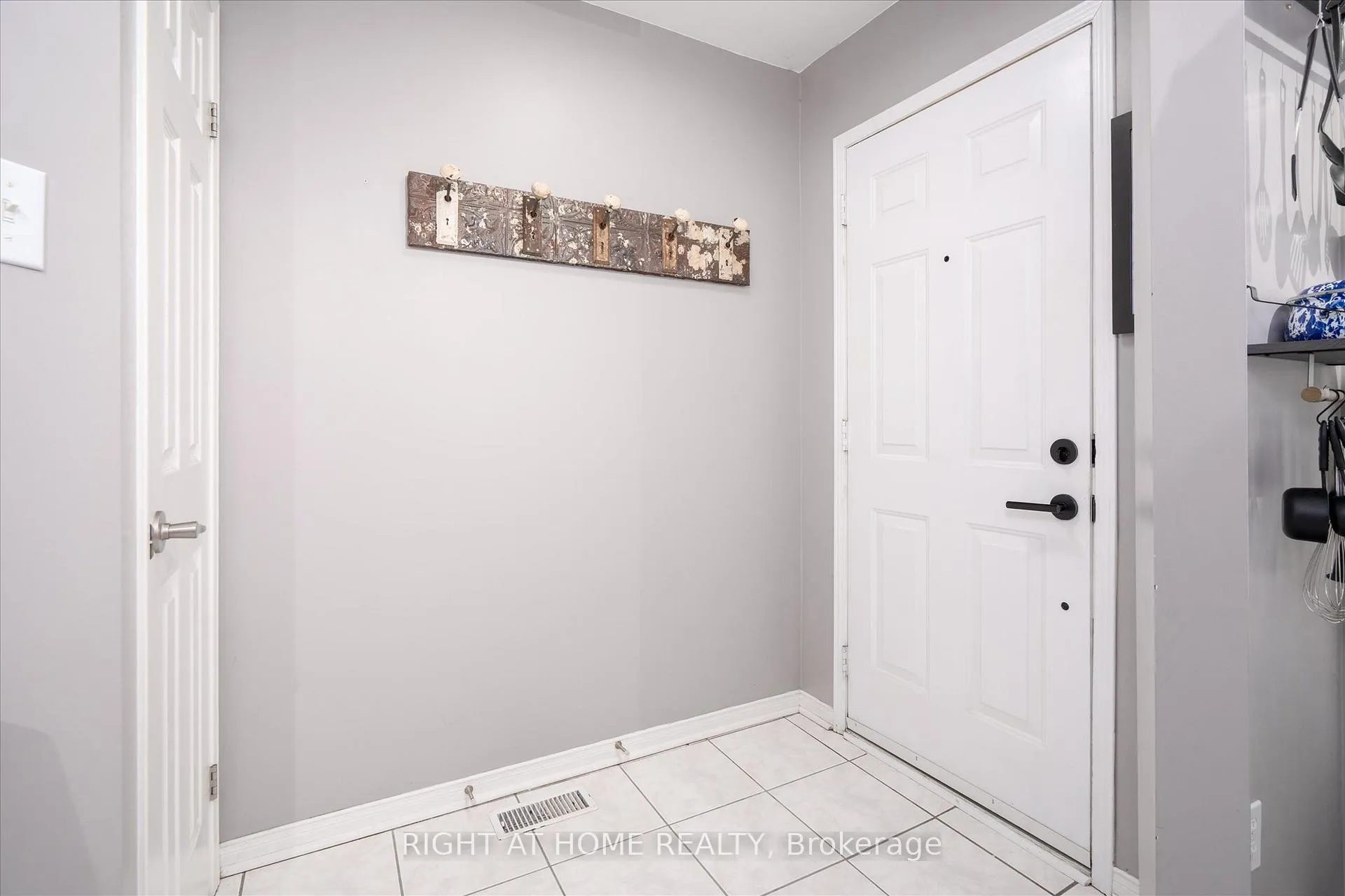 Photo 4 of 1149 Craven Road, Toronto, Greenwood-Coxwell — HOMEH